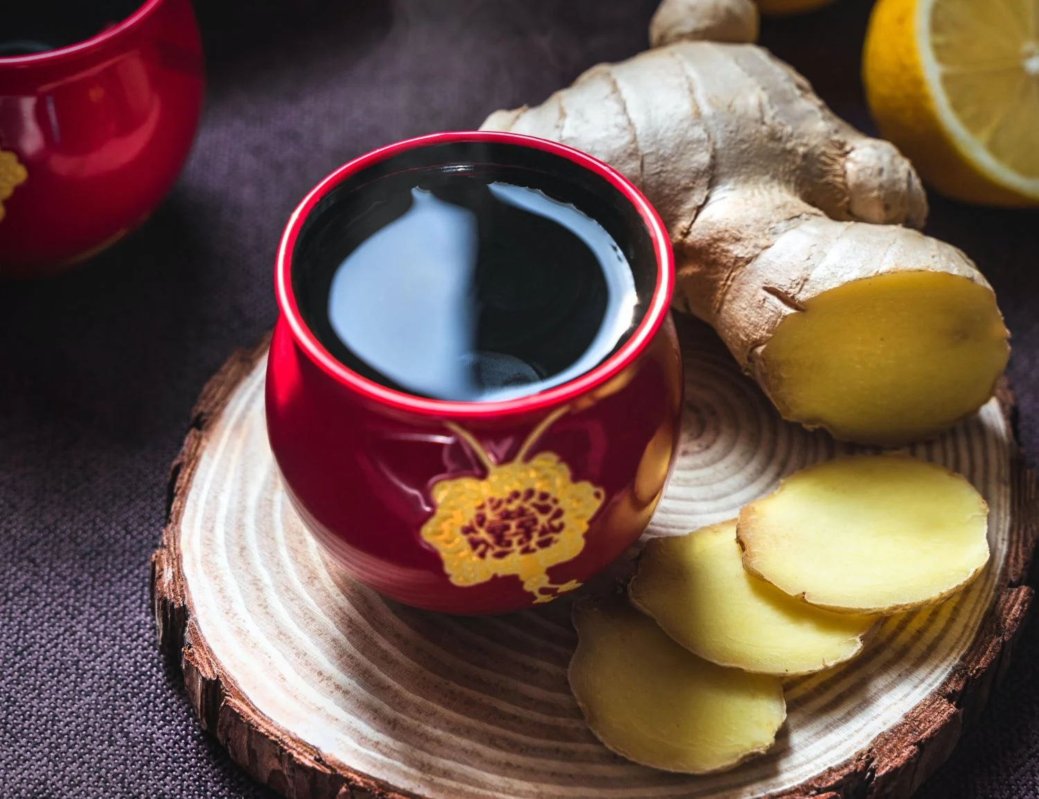 Τα 5 οφέλη αν καταναλώνετε τζίντζερ με κουρκουμά νωρίς το πρωί