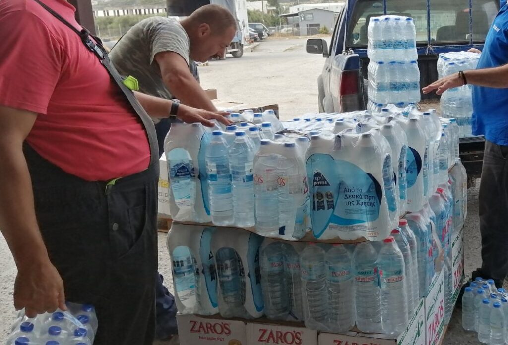 Στέλνεται ανθρωπιστική βοήθεια στη Θεσσαλία