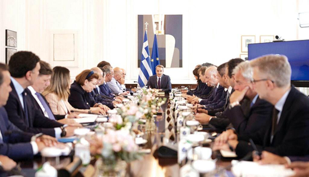 Ποιος υπουργός μπορεί να ακολουθήσει τον Βαρβιτσιώτη;