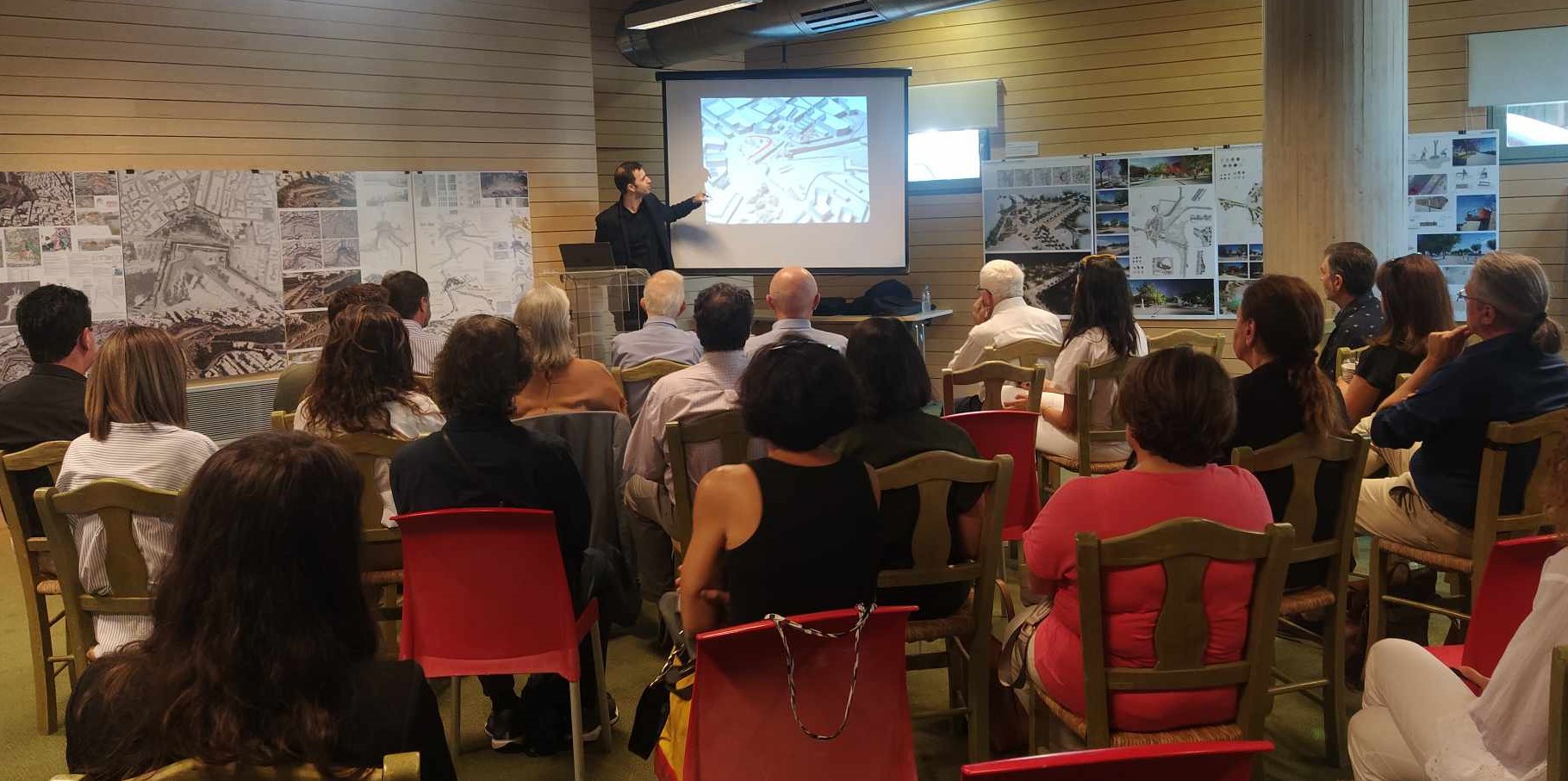 Συνεχίζεται η έκθεση για τον Αρχιτεκτονικό Διαγωνισμό της Πλατείας Ελευθερίας