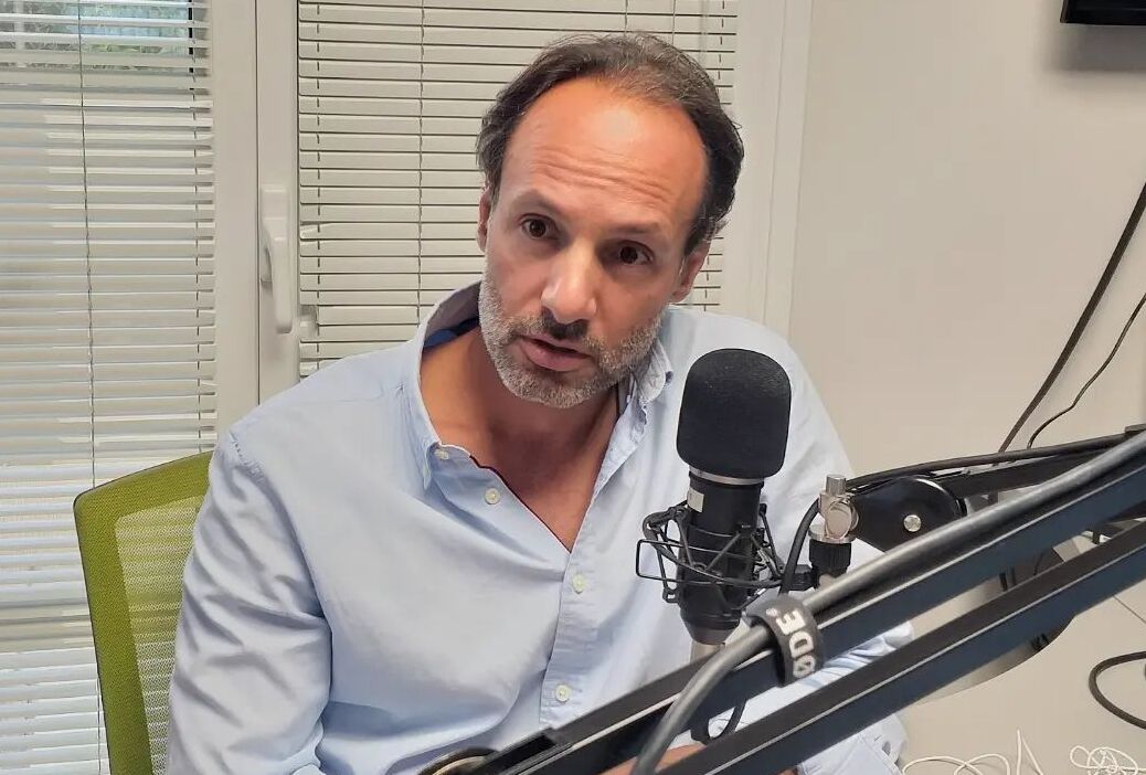 Ν. Ζαχαρόπουλος στο ΘΕΜΑ: «Ο Καραμαλάκης δεν αφήνει τίποτα χωρίς να το τελειώσει»