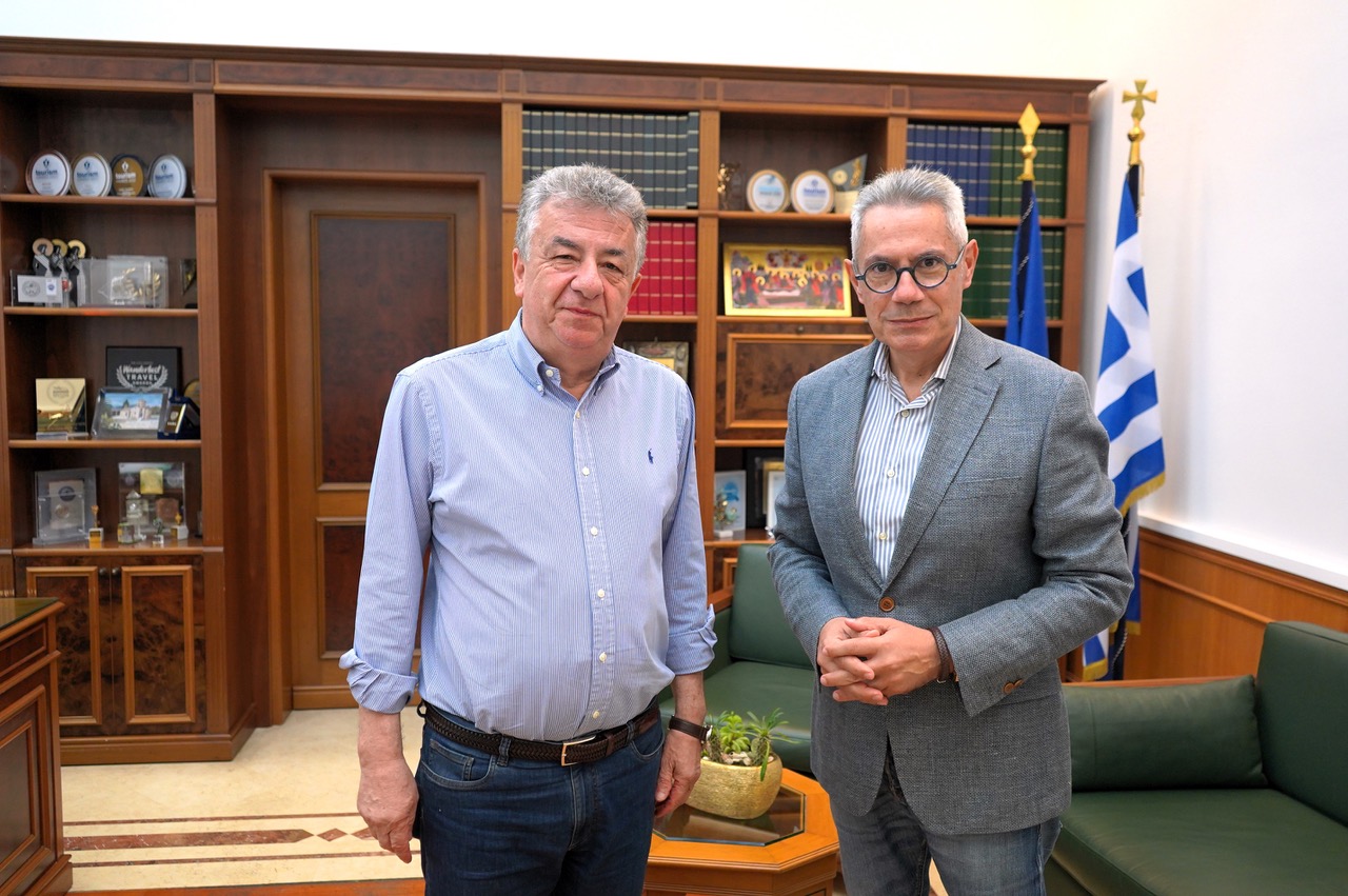 Με τον διοικητή της 7ης ΥΠΕ ο Αρναουτάκης