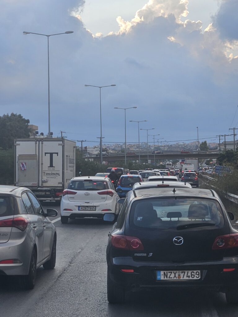 Απίστευτη ταλαιπωρία σε Φοινικιά και ύψος Παπαναστασίου