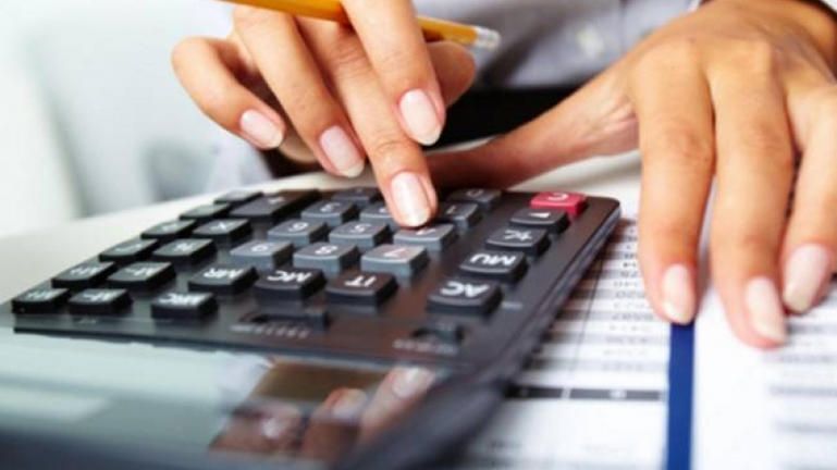 Πόσο θα αυξηθούν οι ασφαλιστικές εισφορές για τους ελεύθερους επαγγελματίες