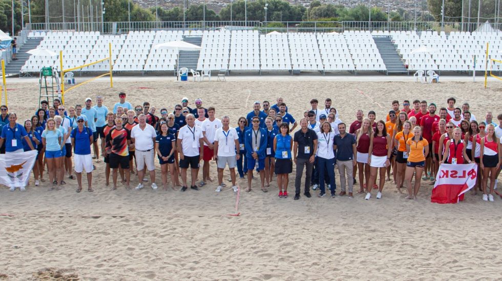 Και beach tennis στο Karteros Beach Sports Center