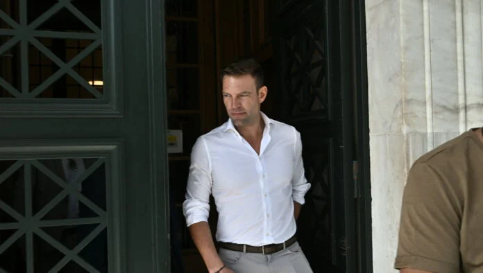 Πατώνει ο Κασσελάκης σε νέα δημοσκόπηση – 20 μονάδες μπροστά η ΝΔ