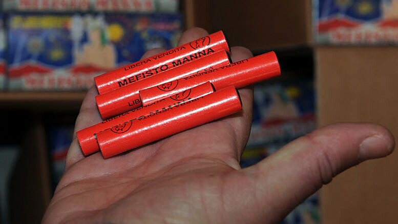 Εντόπισαν σε αποθήκη χιλιάδες κροτίδες