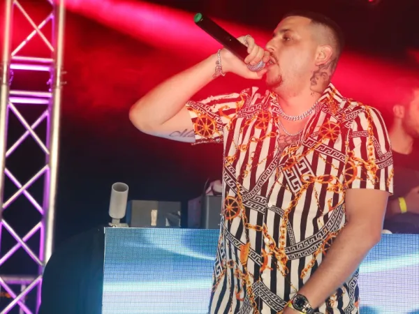 Έκαναν «πλιάτσικο» στον τάφο του Mad Clip – Έκλεψαν γυαλιά και αυτοκίνητο