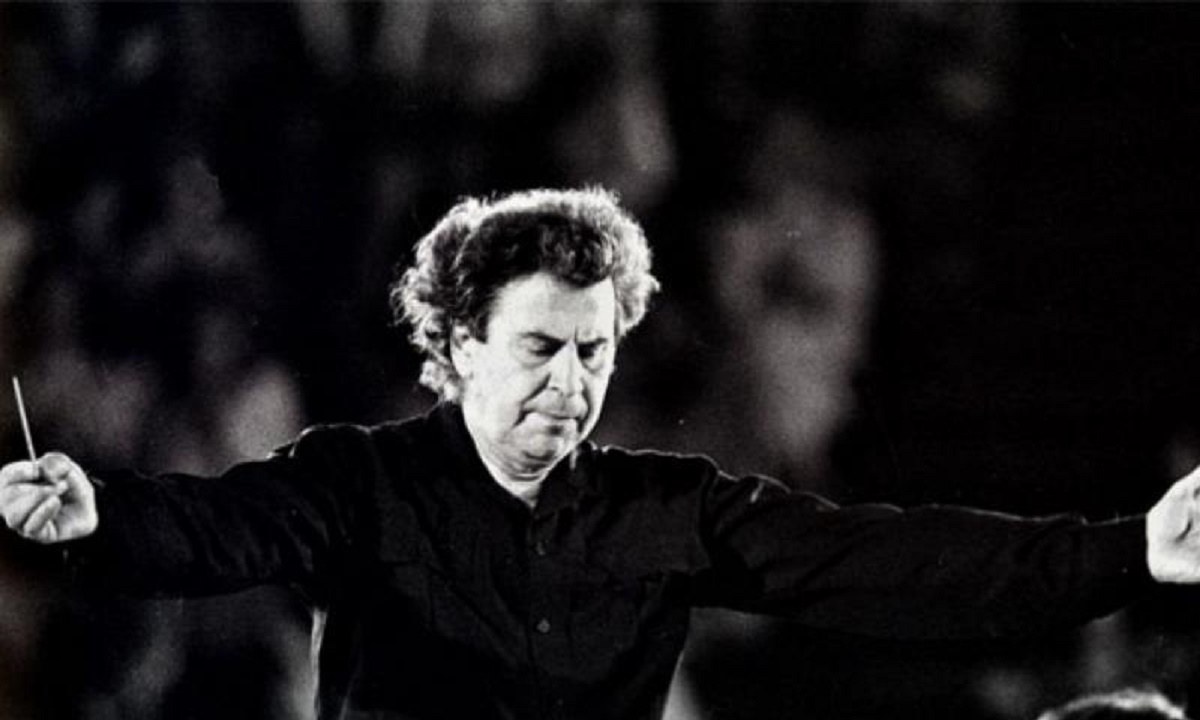 Συναυλία με Μίκη Θεοδωράκη στους οικίσκους του Αρκαλοχωρίου