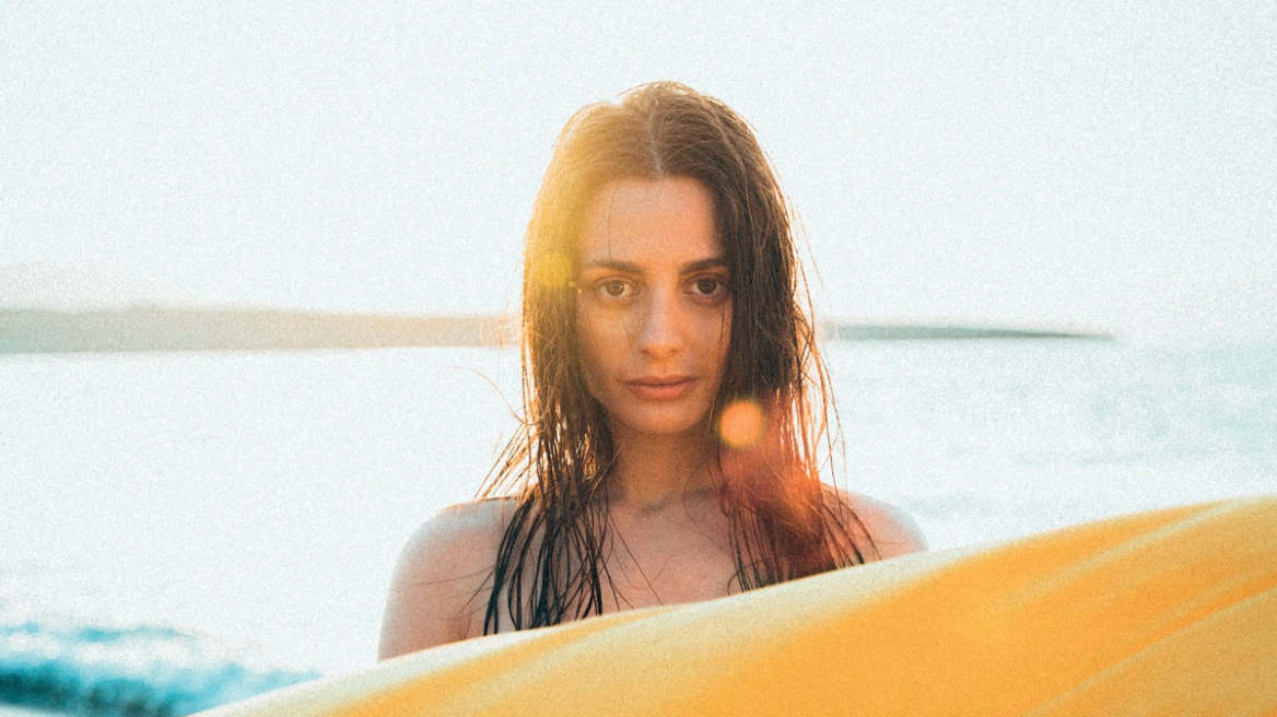 Ε. Νινιράκη: Μια αγκαλιά τραγούδια