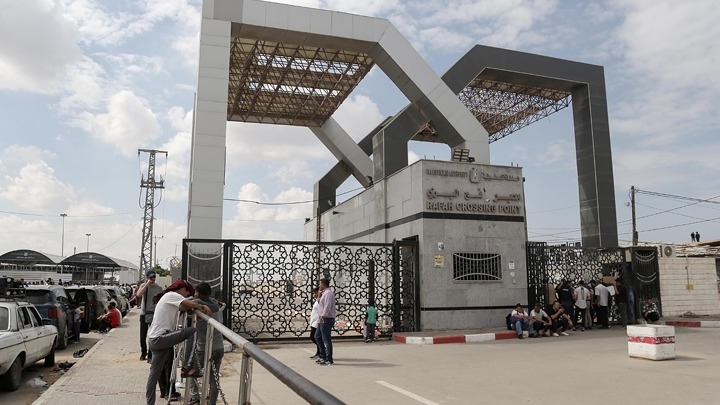 Μπάιντεν και Σίσι συμφώνησαν για διέλευση 20 φορτηγών ανθρωπιστικής βοήθειας στη Γάζα από την Αίγυπτο