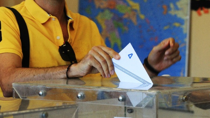 Η Νέα Δημοκρατία εκλέγει 7 περιφερειάρχες από τους 13 στον α΄ γύρο