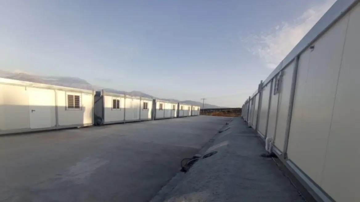 Γνώριζε το Υπουργείο για την κατάσταση στους οικίσκους του Αρκαλοχωρίου