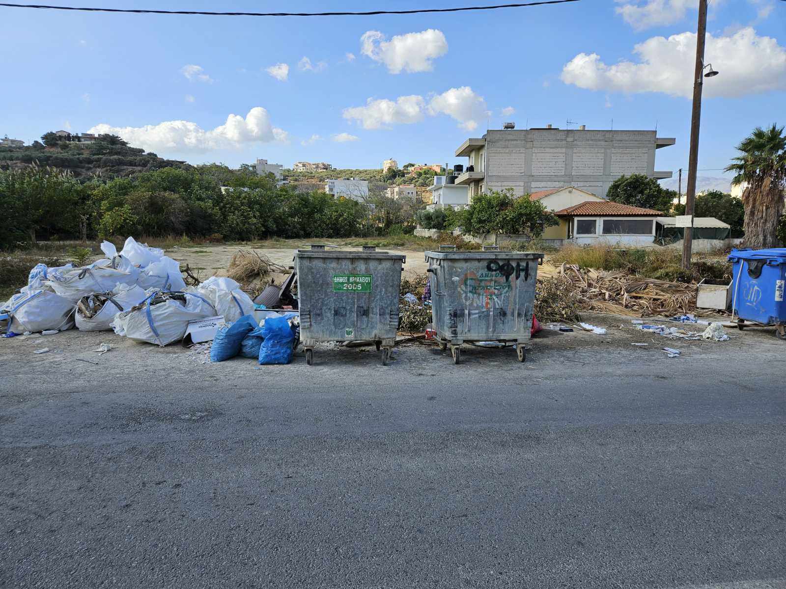 Ντροπιαστική εικόνα με τα σκουπίδια στο Ηράκλειο