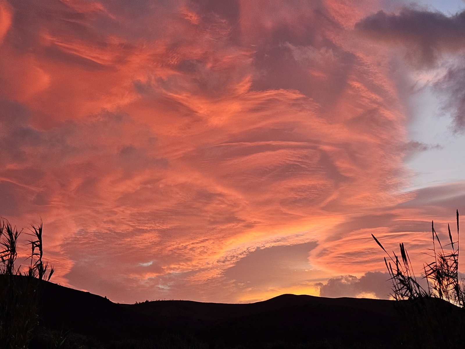 Ένας υπέροχος, ρουμπινένιος ουρανός