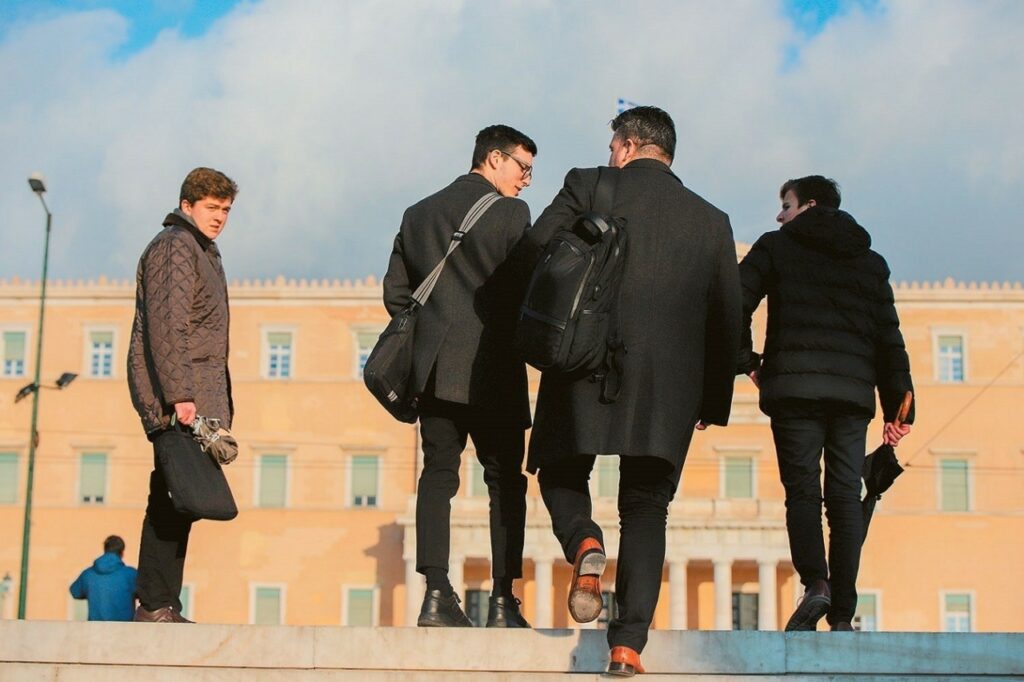 Έως 1.300 ευρώ θα φθάσει το επίδομα ανεργίας