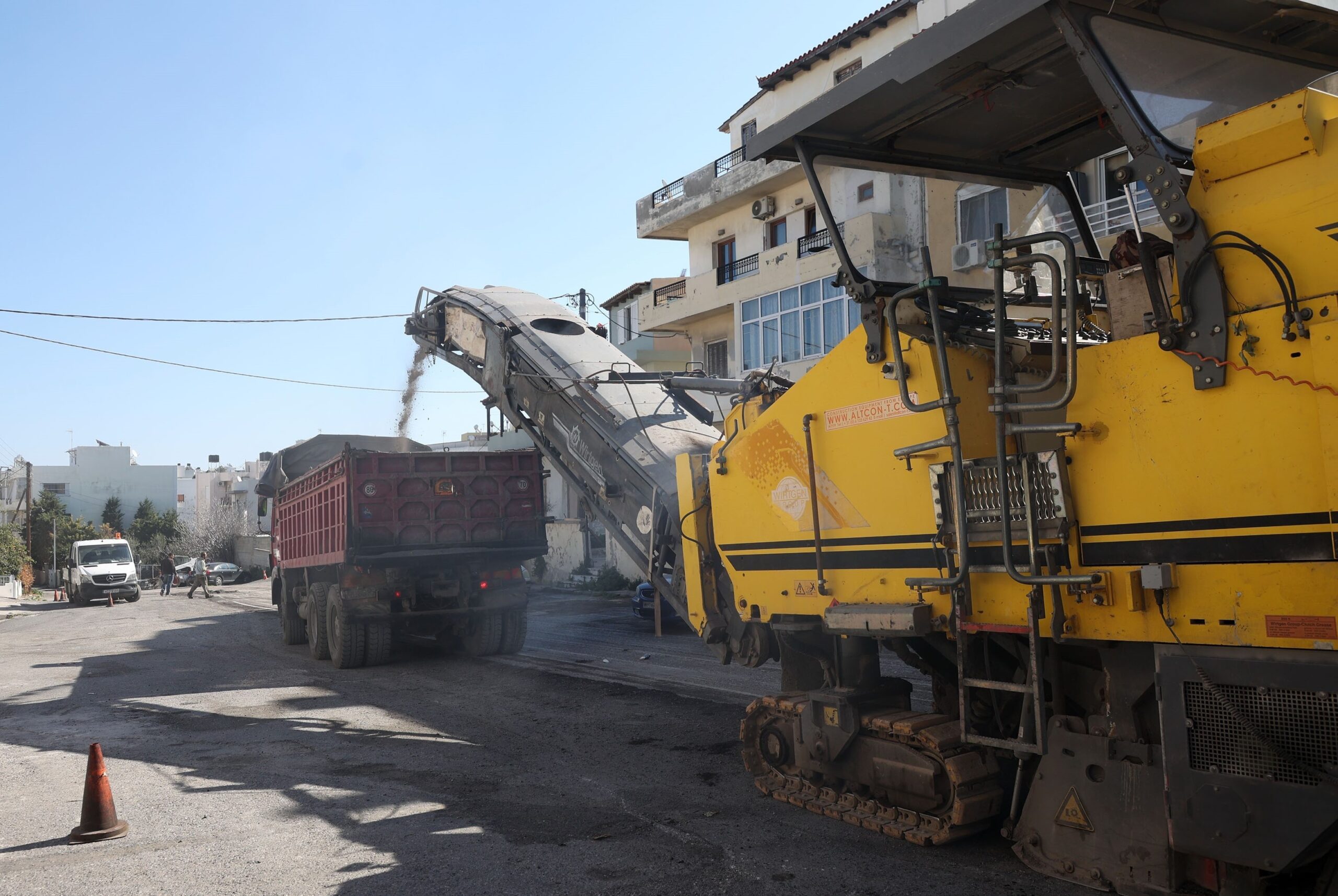 Εργασίες ασφαλτόστρωσης στο Δήμο Ηρακλείου