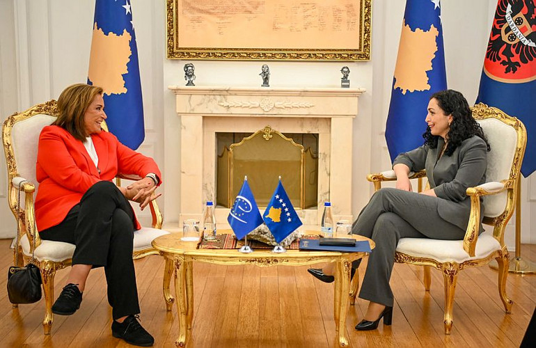 Στο Κόσσοβο η Ντόρα Μπακογιάννη