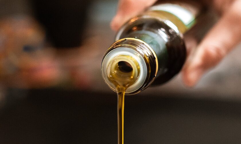 Ανεβαίνει κι άλλο η τιμή στο ελαιόλαδο ανά την Ελλάδα