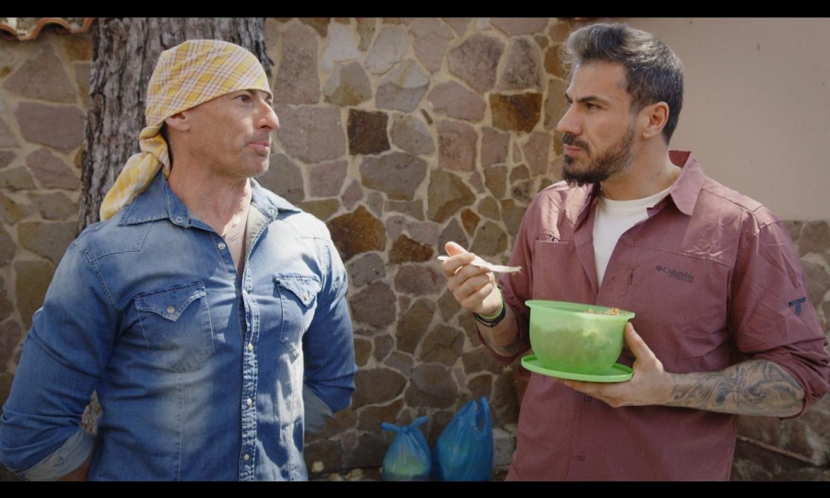 Πρεμιέρα στη Λέσβο έκανε η νέα εκπομπή του Άκη Πετρετζίκη (video)