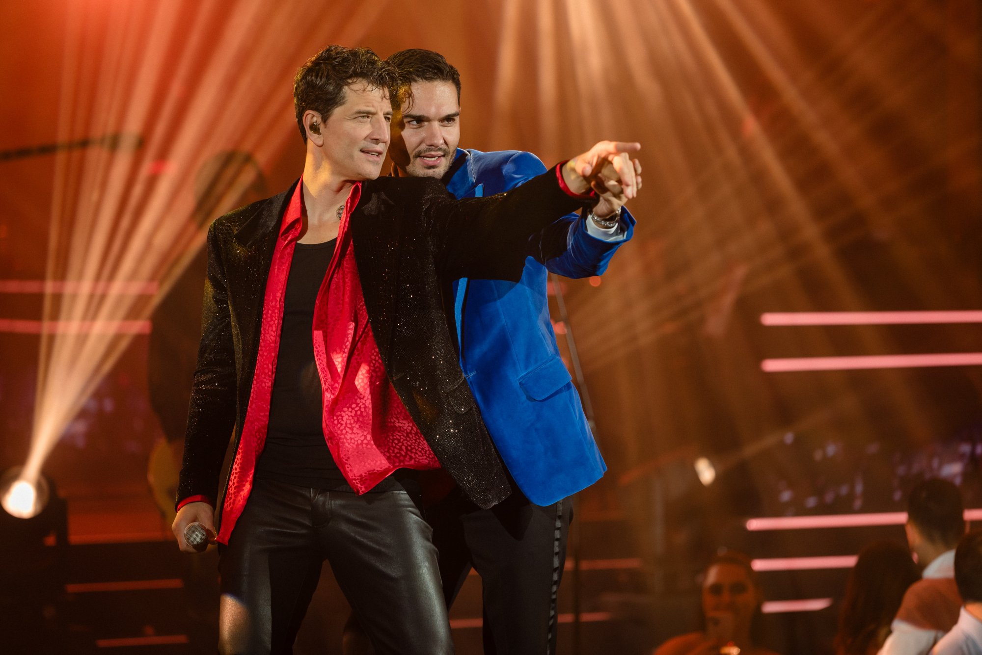 Εκρηκτικό σόου από ΜΕΛΙSSES και Σάκη Ρουβά στο Έναστρον