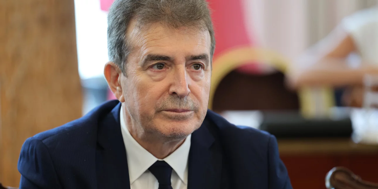 Χρυσοχοΐδης: Στην εισαγγελία ζητώντας κατεπείγουσα έρευνα για ισχυρισμούς που τον εμπλέκουν σε υπόθεση εμπορίας ανθρώπων