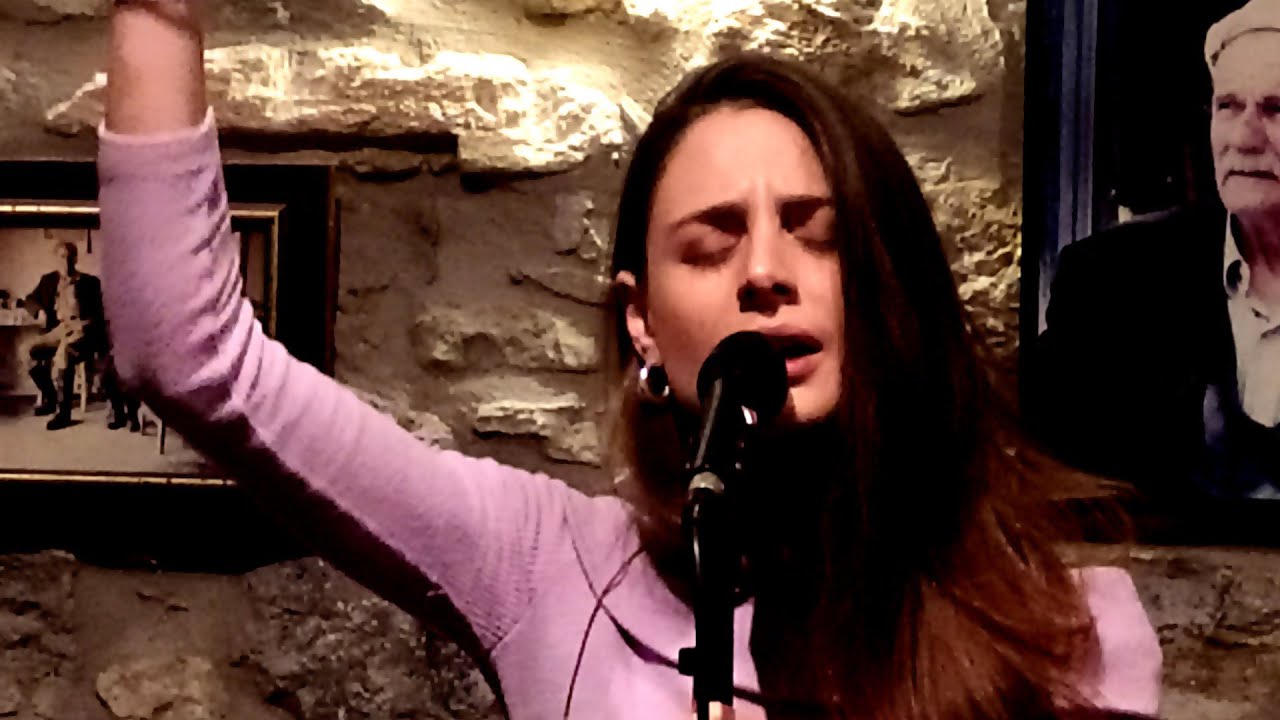 Συνεχίζονται οι παραστάσεις της Εμμανουέλας Νινιράκη