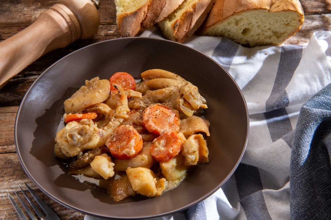 Η Νεκταρία Κοκκινάκη μαγειρεύει σουπιές λεμονάτες (ηχητικό)