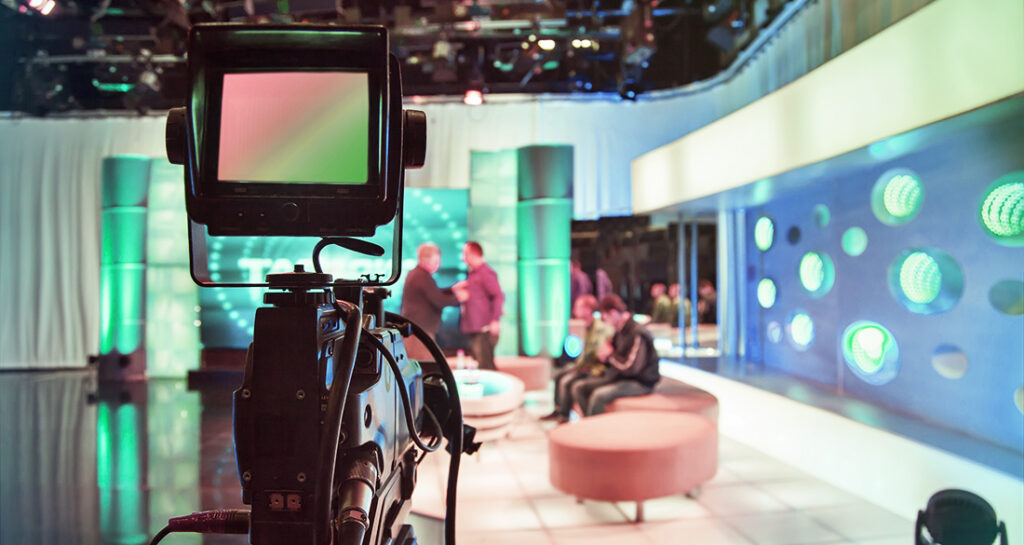 Ποιες είναι οι κύριες πηγές ενημέρωσης των Ελλήνων – Παραμένει πρώτη η τηλεόραση