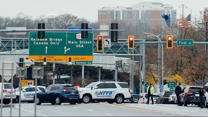 Έκρηξη αυτοκινήτου σε γέφυρα στα σύνορα ΗΠΑ – Καναδά – Δύο νεκροί