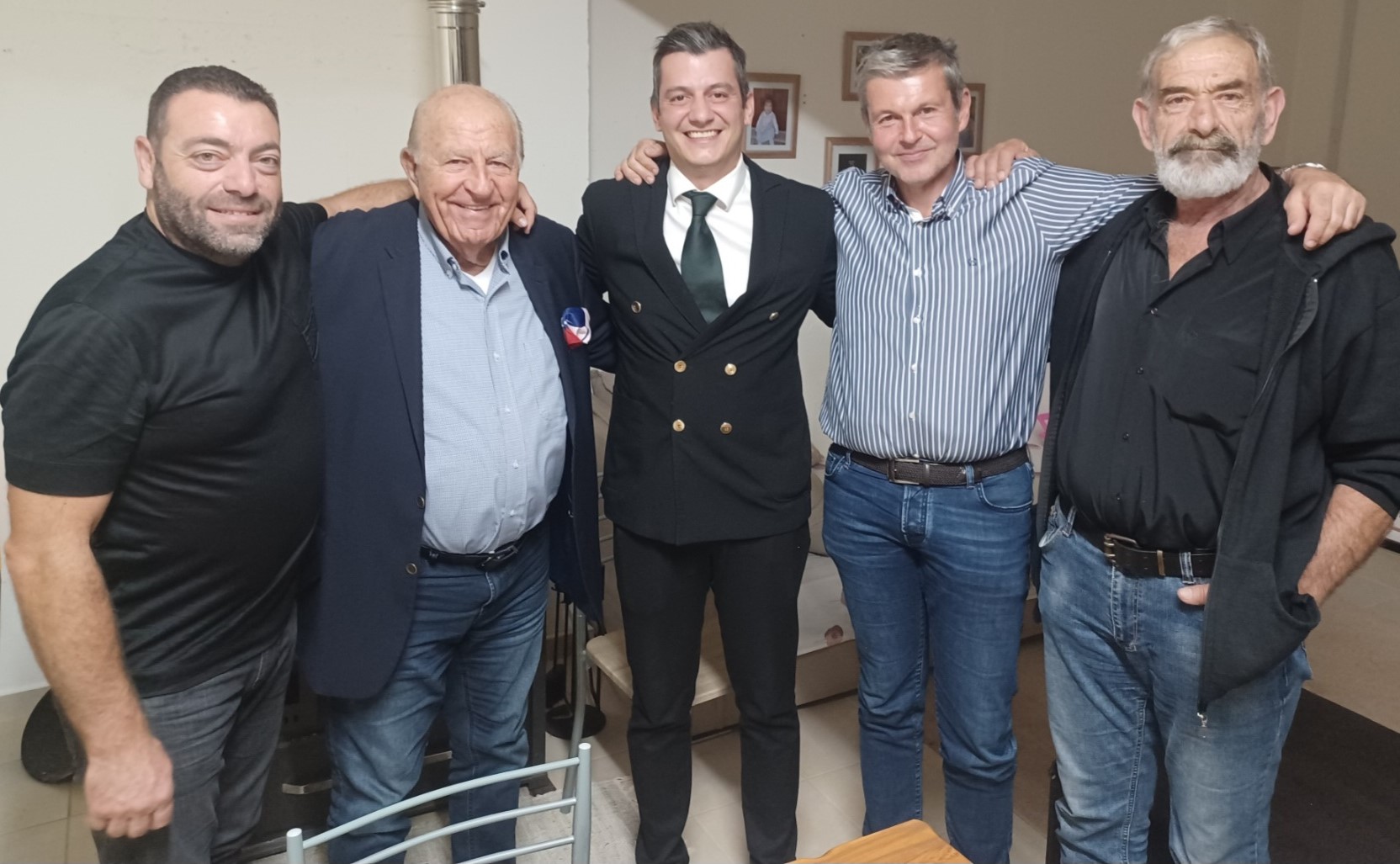 Ο λαγός, ο κόκορας κι ο Ελληνοαμερικάνος