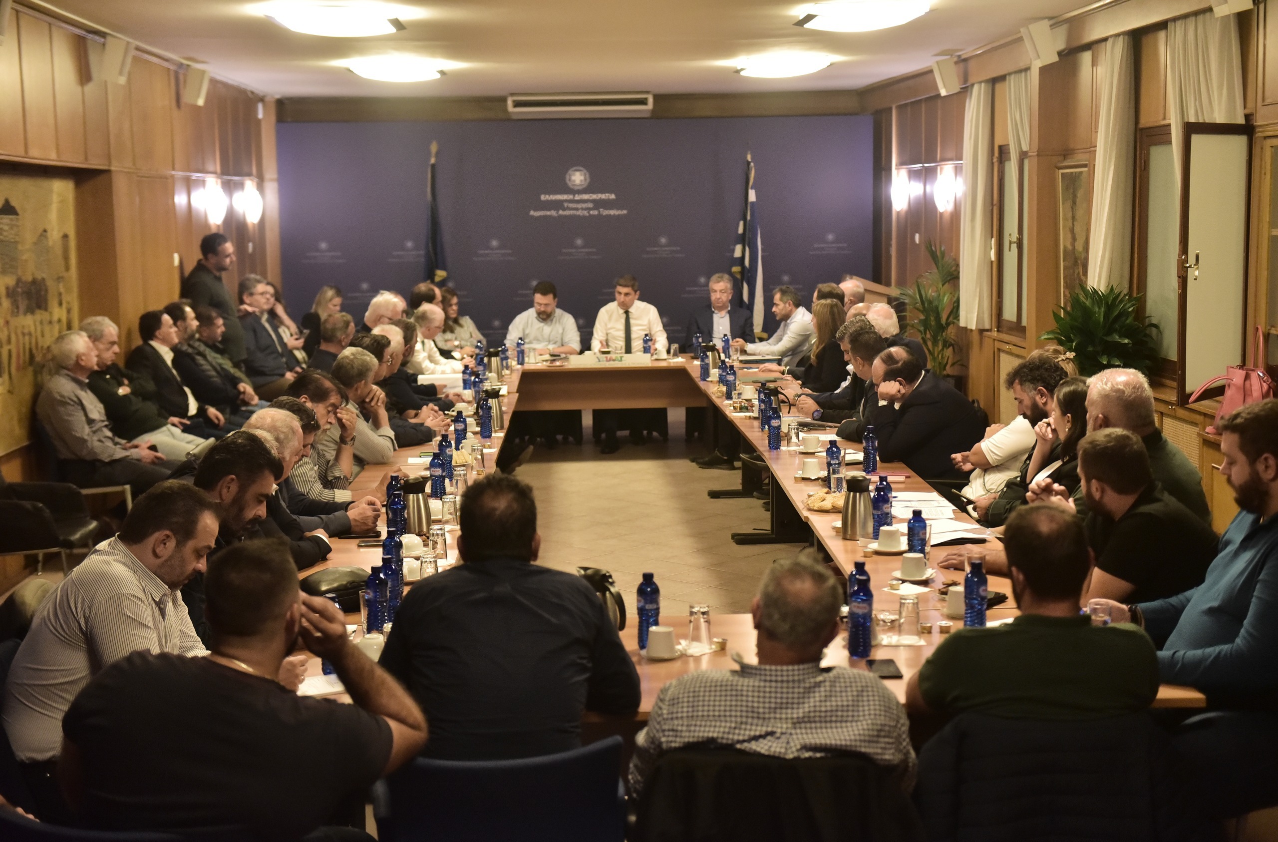 Χρόνο κι εμπιστοσύνη ζήτησε από τους αγρότες της Κρήτης ο Λ. Αυγενάκης για να προχωρήσει αλλαγές