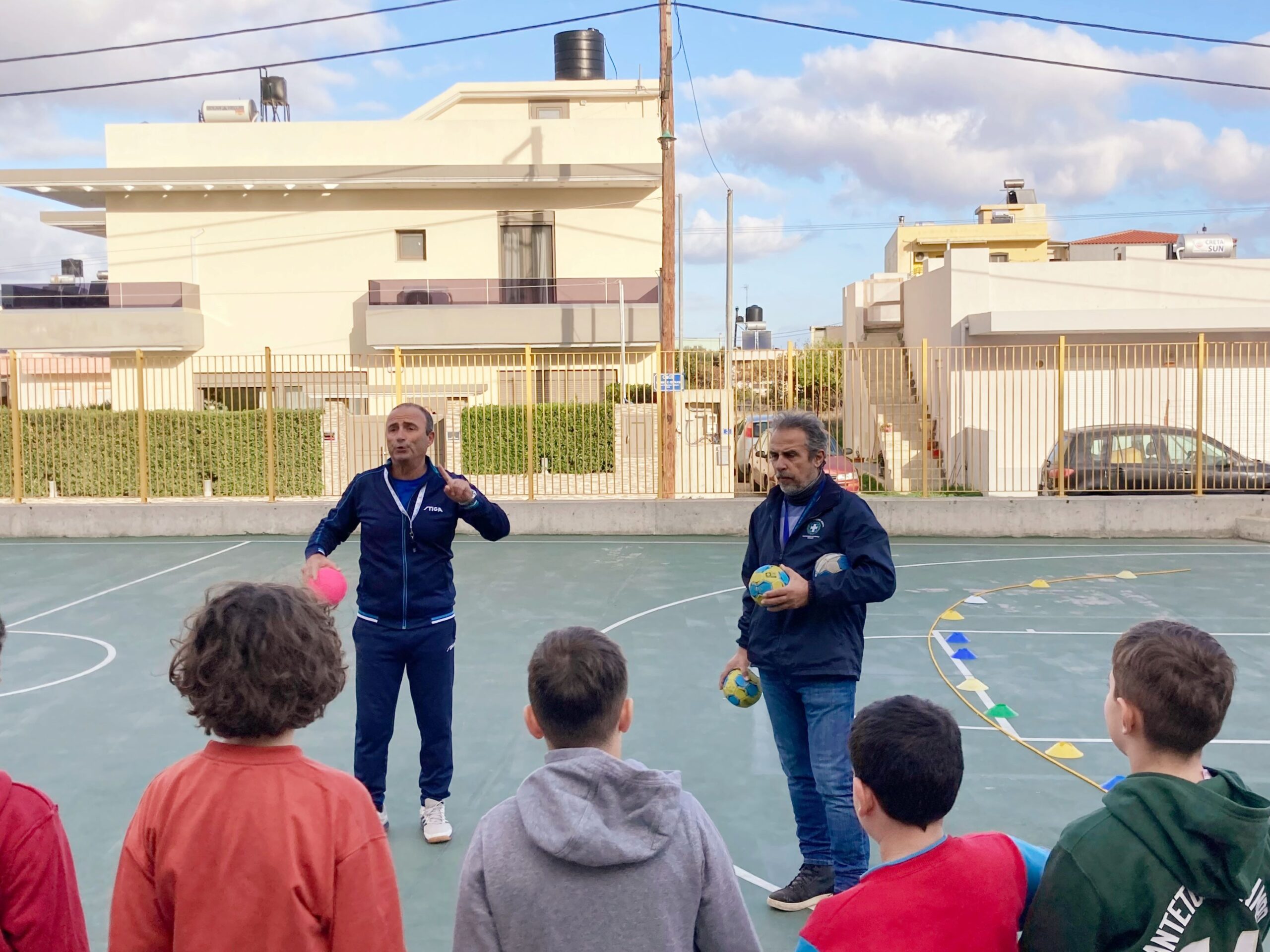 Διδακτικά σεμινάρια στα σχολεία για το χάντμπολ
