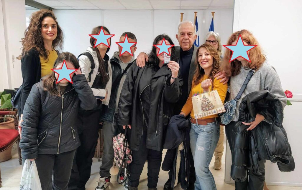 Ευχές και δώρα στο Δήμαρχο από τα παιδιά του ΕΝΕΕΓΥΛ