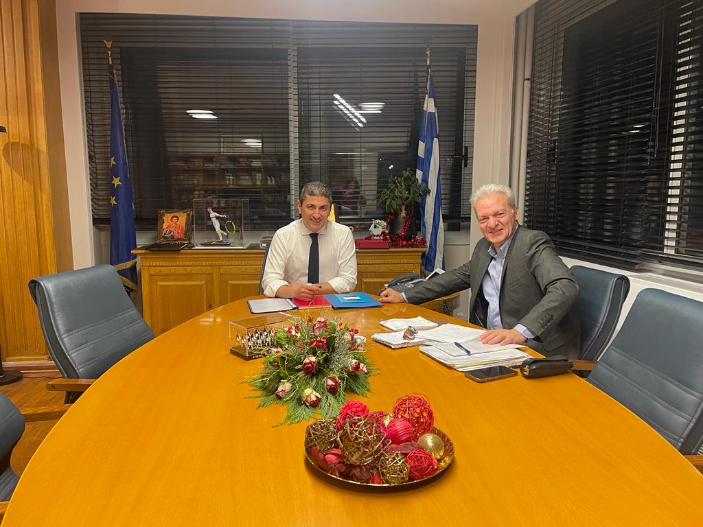 Γεμάτο άρωμα Κρήτης το γραφείο του Υπουργού Αγροτικής Ανάπτυξης