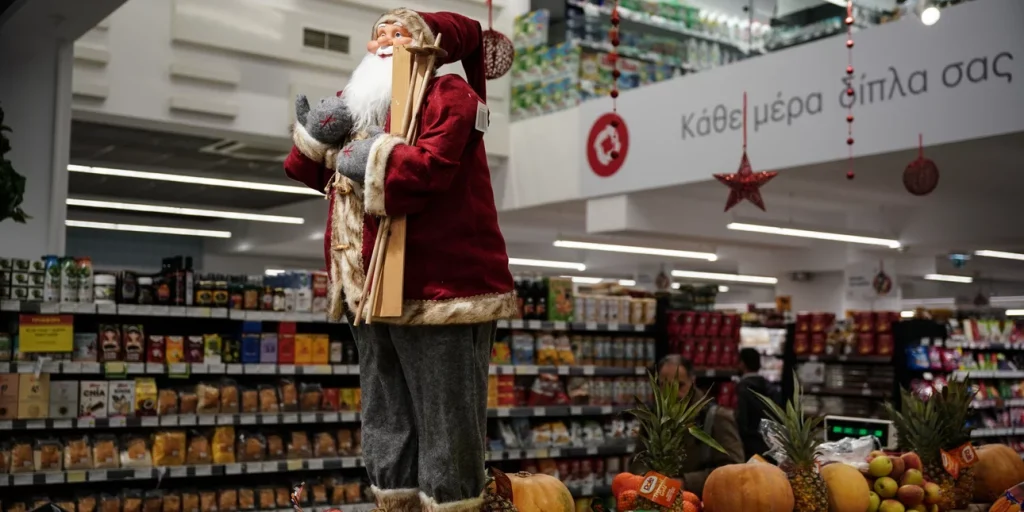 Έρχεται καλάθι Χριστουγέννων κι Άη Βασίλη