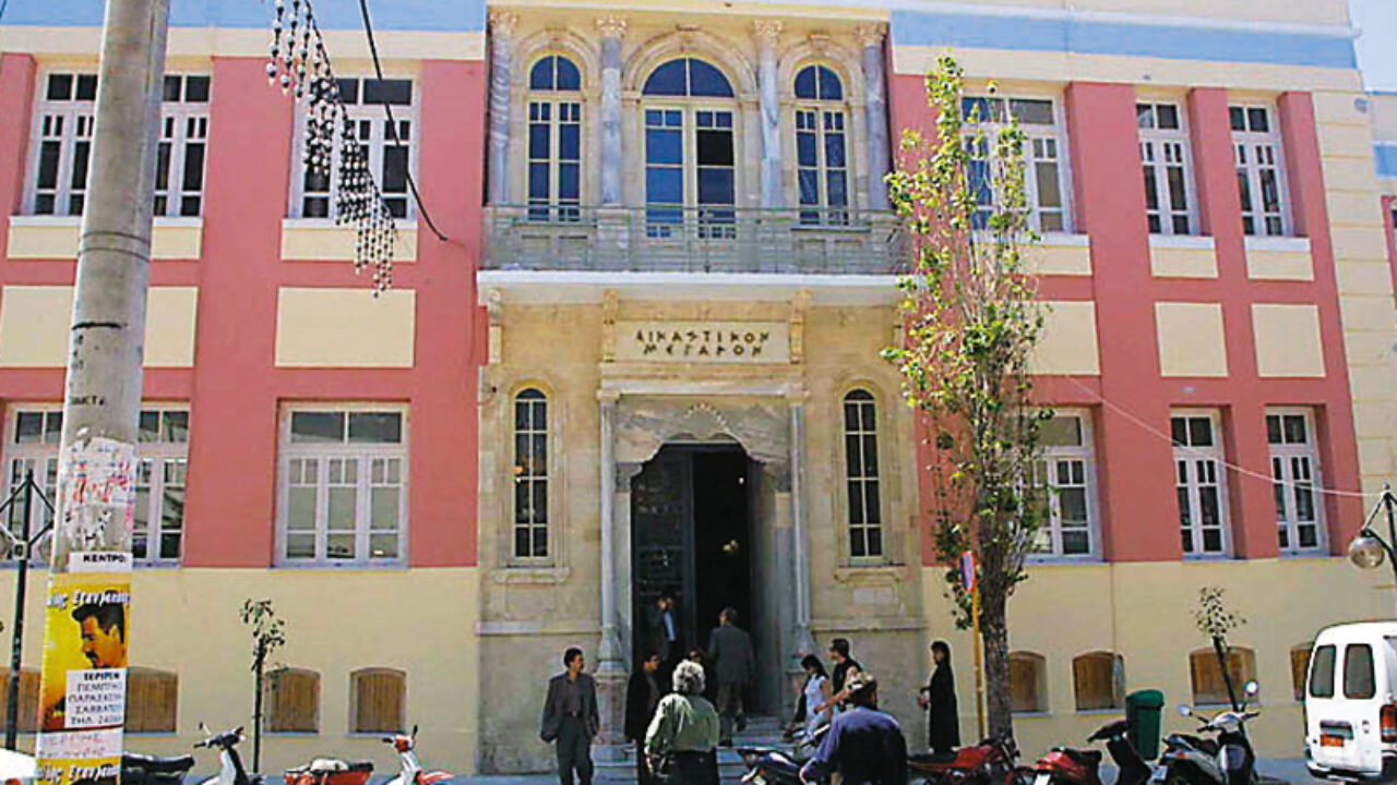 Εκτός φυλακής μπορούν να βρεθούν οι προφυλακισθέντες για την τοκογλυφία