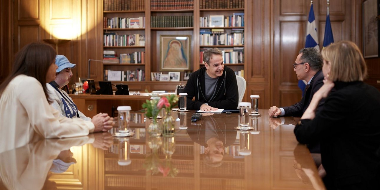 Με εγκαυματίες συναντήθηκε ο Κυριάκος Μητσοτάκης