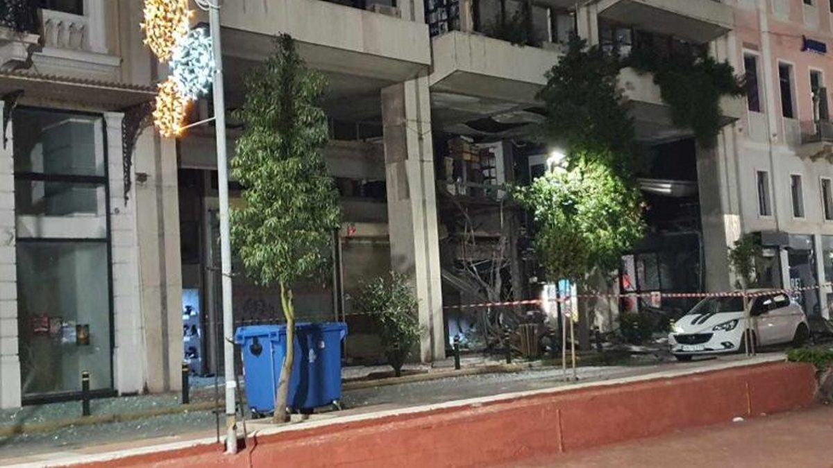 Έκρηξη βόμβας στον Πειραιά