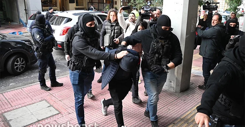 Μητέρα 18χρονου: Μπορεί να ήταν από άλλον η φωτοβολίδα