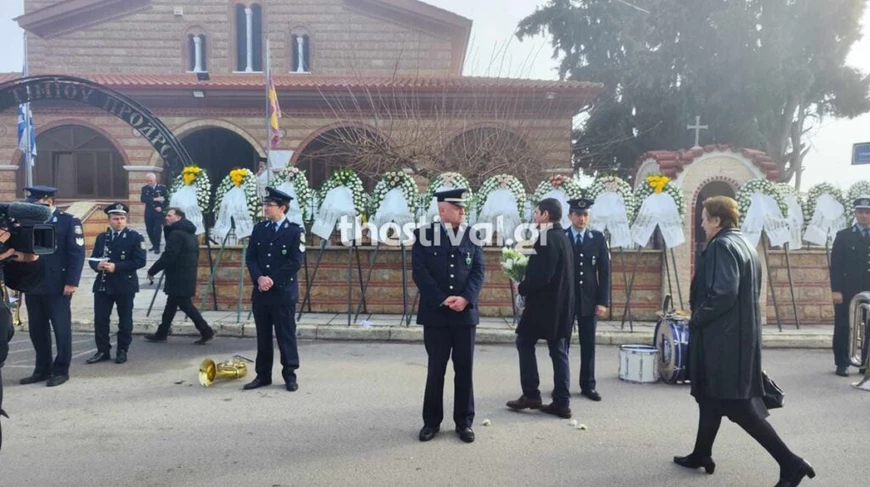 Σε κλίμα βαθιάς οδύνης η κηδεία του 32χρονου αστυνομικού