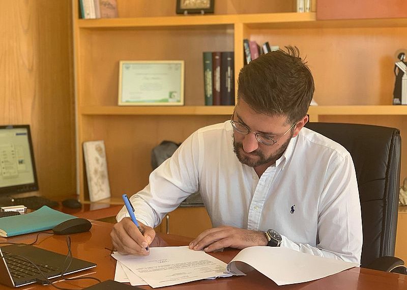 Ασφαλτοστρώσεις στο Παλαιόκαστρο υπέγραψε ο Δήμαρχος Μαλεβιζίου