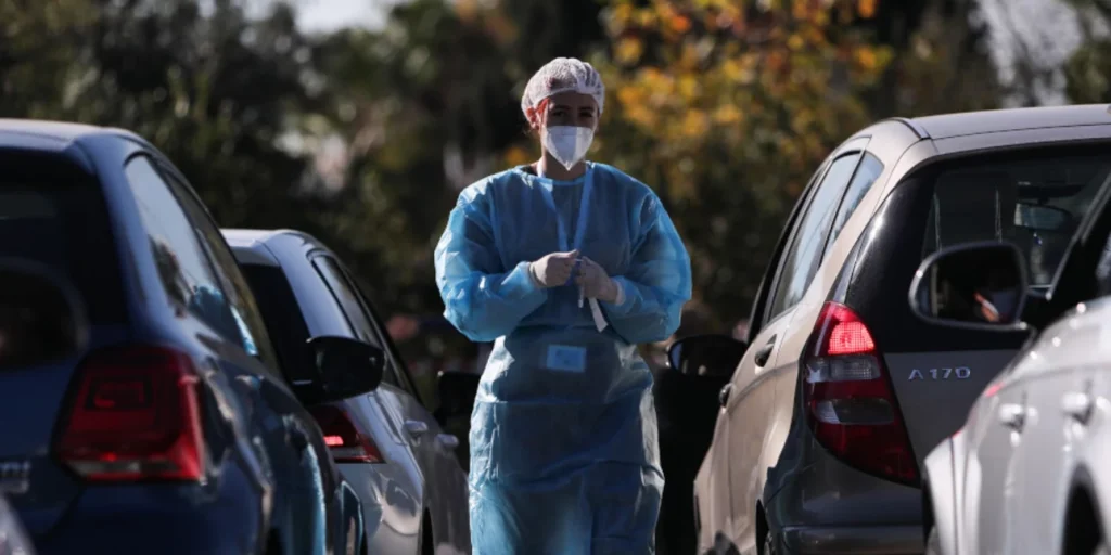 Με τεστ όσοι επιστρέφουν στη δουλειά τους μετά τις γιορτές