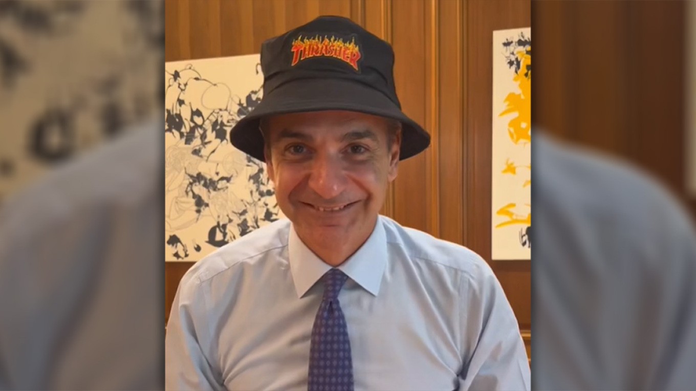 Πρωθυπουργός για επικό τρολάρισμα με καπέλο Skate (βίντεο)