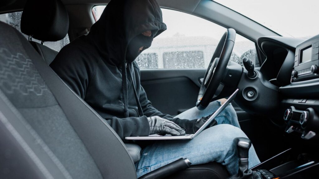 Hi – Tech κλέφτες: Παίρνουν με laptop το αυτοκίνητο σε μερικά λεπτά