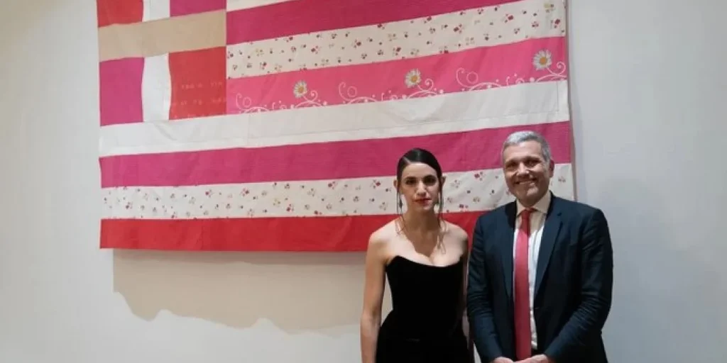 Παρέμβαση Γεραπετρίτη για τη ροζ σημαία στη Νέα Υόρκη