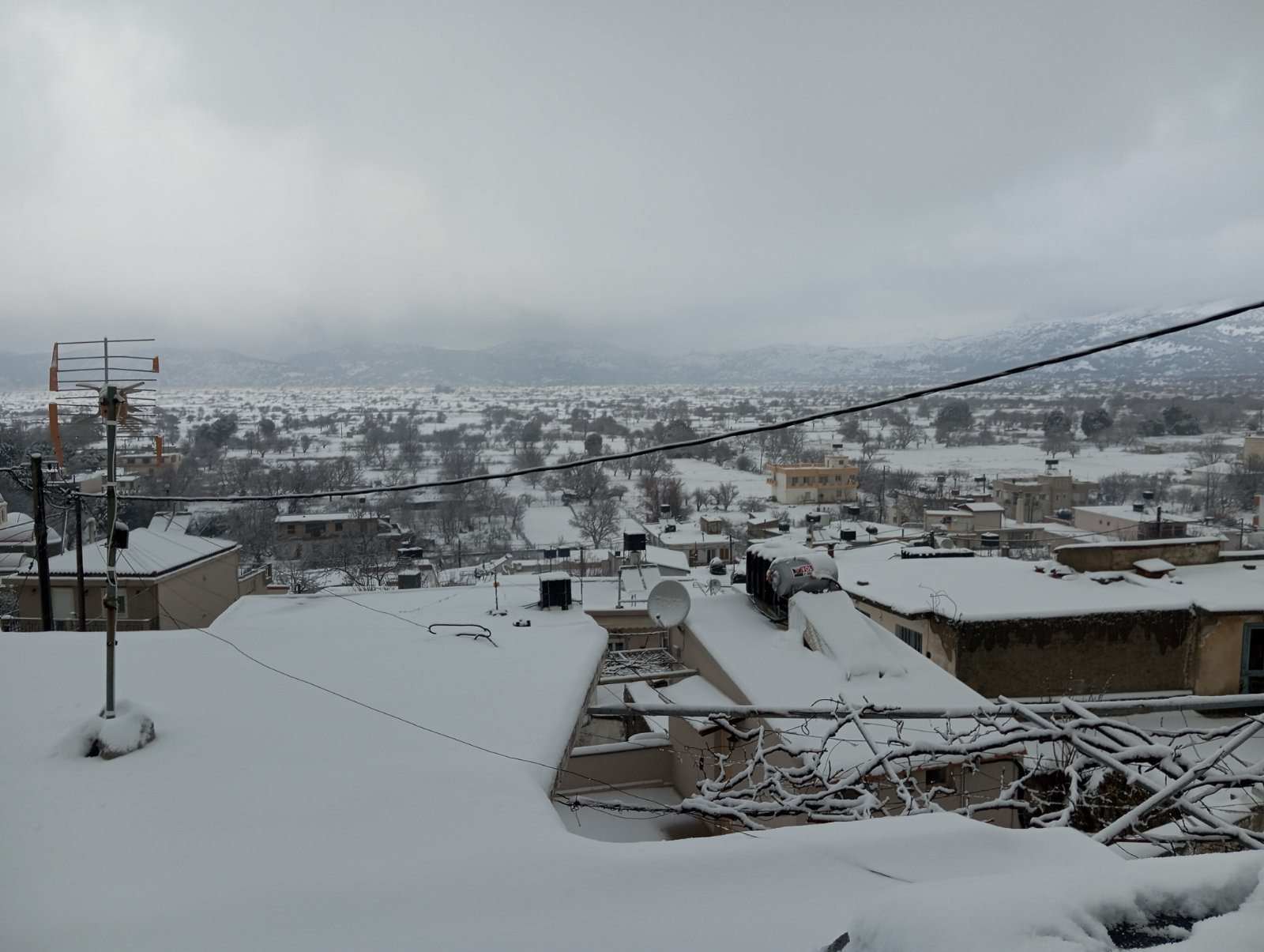 Συνεχίζονται οι χιονοπτώσεις στην Κρήτη χωρίς ιδιαίτερα προβλήματα (φωτορεπορτάζ)