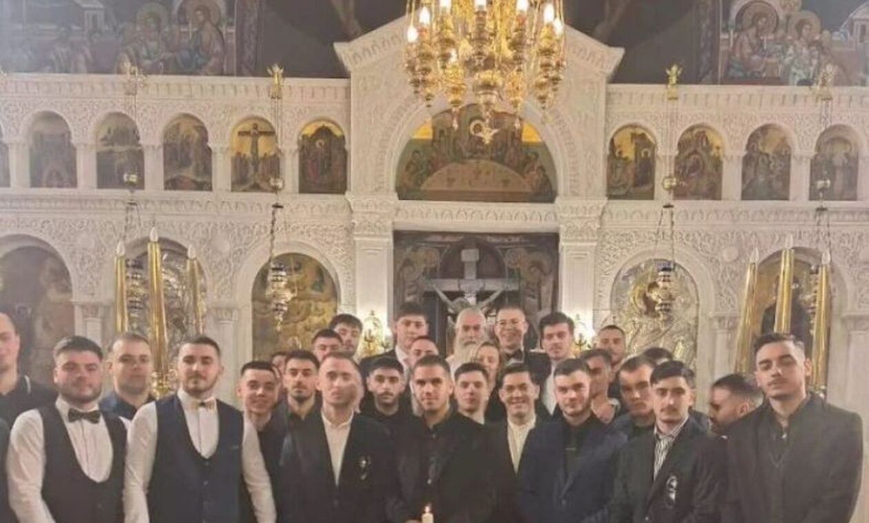 Ναύπλιο: 20χρονος έγινε Χριστιανός με… 27 νονούς!