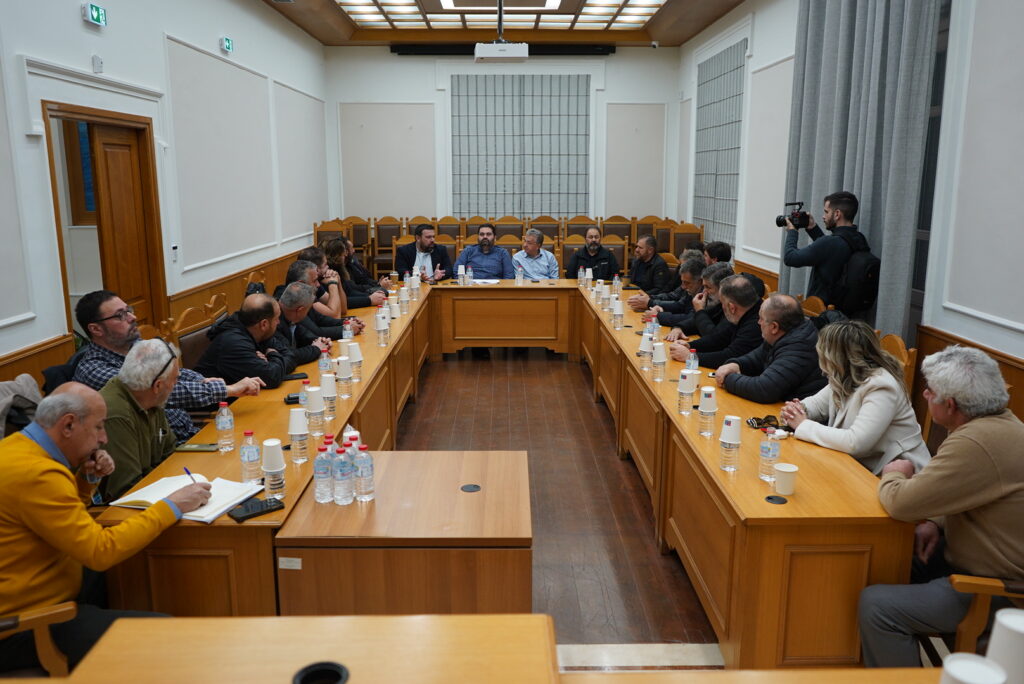 Σύσκεψη στην Περιφέρεια με τυροκόμους και κτηνοτρόφους