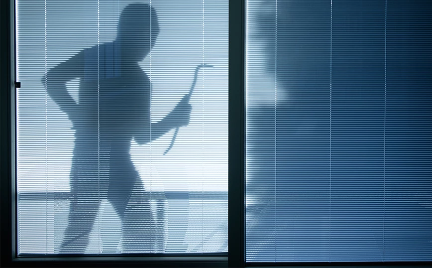 Κλέφτης ξέχασε το κινητό του στο σπίτι που διέρρηξε